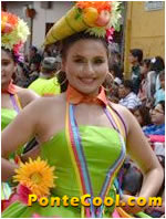 Colegio Ambato Desfile de la Fiesta de la fruta y de las flores Ambato 2014