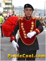 Participacion del Colegio Bolivar en el Desfile del 12 Noviembre de 2013 en Ambato