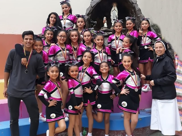 U. E. Carmen Barona en el Festival de Cheerleaders Ambato 2019