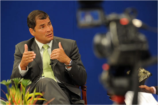 Presidente Rafael Correa en Entrevisa TeleSur despues del referendo