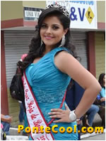 Desfile C&iacute;vico y Militar por las Fiestas de Ba&ntilde;os 2013