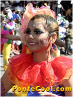 Colegio Latinoamericano Desfile Fiesta de la Fruta y de las Flores Ambato 2013
