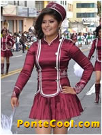 Participacion Colegio Natalia Vaca Juan Montlavo en el Desfile del 12 Noviembre de 2013 en Ambato
