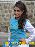 Participacion del Colegio Rodriguez Albornoz en el Desfile del 12 Noviembre de 2013 en Ambato