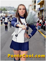 Participacion del Colegio Santo Domingo Guzm&aacute;n en el Desfile del 12 Noviembre de 2013 en Ambato