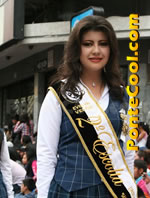 Unidad Educativa Santo Domingo de Guzm&aacute;n Desfile del 12 de Noviembre de 2015