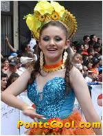 Colegio Santo Domingo de Guzman Desfile de la Fiesta de la fruta y de las flores Ambato 2014