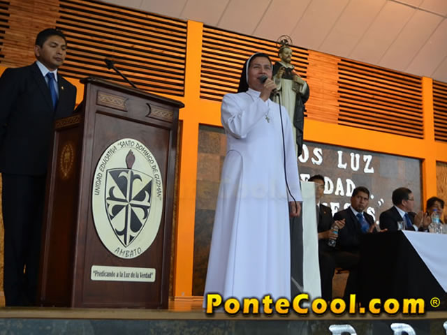 Juramento a la Bandera en la Unidad Educativa Santo Domingo de Guzm&aacute;n 2016