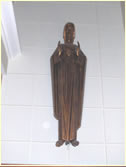 Escultura trasera en el interior de la Catedral de Ambato