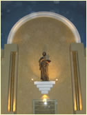 Iluminación de escultura de San José